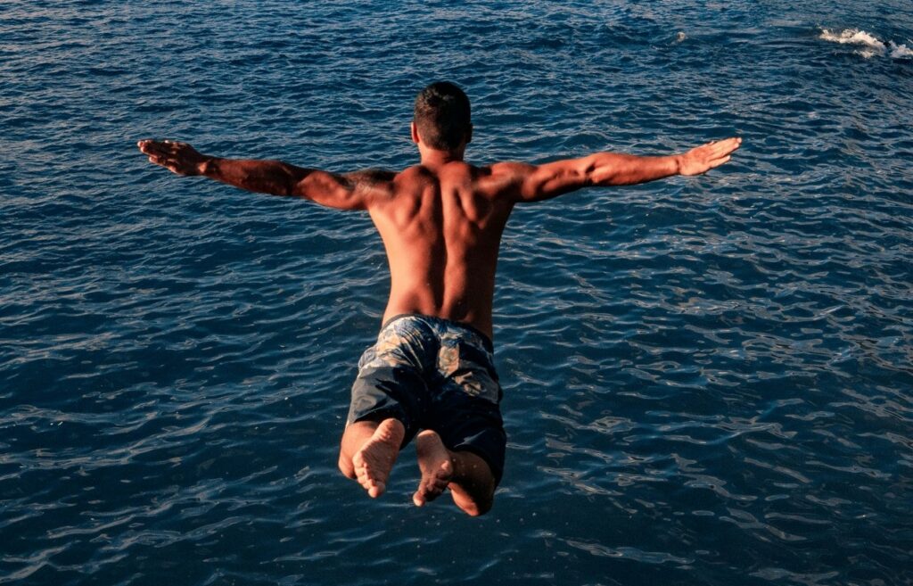 Der Sprung ins kalte Wasser
